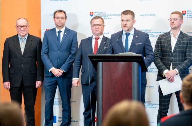 Ministerstvo investícií rozdáva predvianočné darčeky, schválilo financovanie 186 projektov malých obcí – FOTO