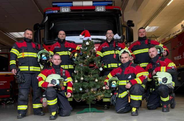 Hasiči na Štedrý deň museli zasahovať 71-krát, čo je menej ako v minulom roku