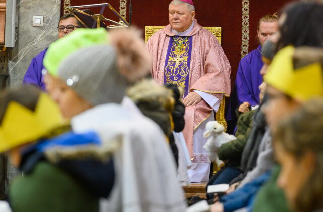 Vianoce sú časom blízkosti, vďačnosti a nádeje, povedal vo vianočnom príhovore nitriansky biskup Judák