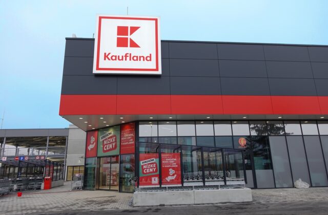 Bilancia roka 2025 pre Kaufland: Oslávil štvrťstoročie, otváral predajne aj ihriská a vyrába si vlastnú energiu
