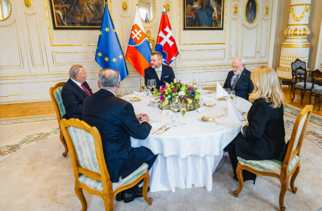 Pellegrini obedoval s bývalými prezidentmi, z ich kultivovanej diskusie by si mali brať príklad aj ostatní politici – FOTO