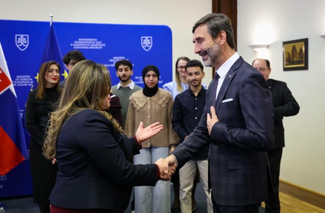 Štipendisti z Gazy ďakujú Slovensku za pomoc, pripravujú sa na štúdium na Univerzite Mateja Bela – FOTO