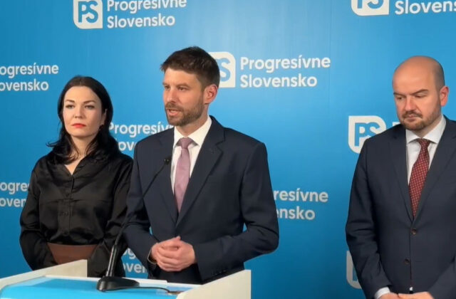 Opití poslanci budú môcť v parlamente naďalej hlasovať. Nový rokovací poriadok je náhubok pre opozíciu, tvrdí Šimečka – VIDEO