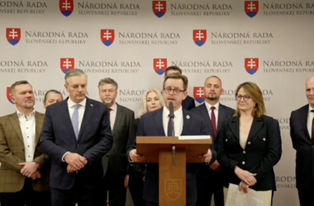 Poslanec Šmilňák dodržal sľub a končí v parlamente, nahradí ho lekárka Monika Kolejáková – VIDEO