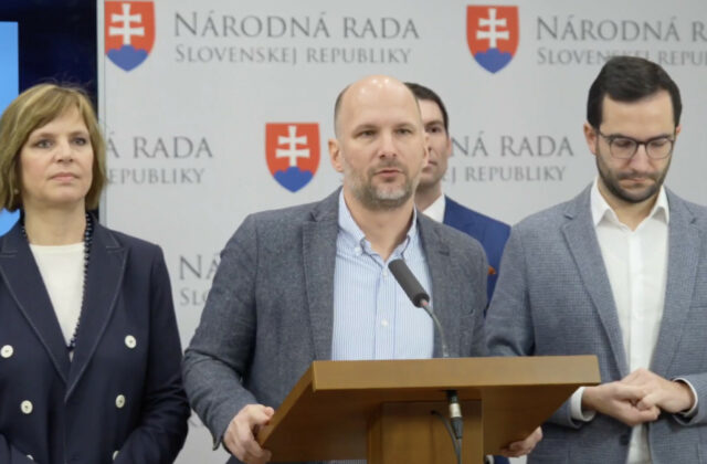 Tiborovi Gašparovi sa podľa Grendela splnil sen o policajnom rokovacom poriadku. Opozícia vyzýva Pellegriniho, aby ho nepodpísal – VIDEO