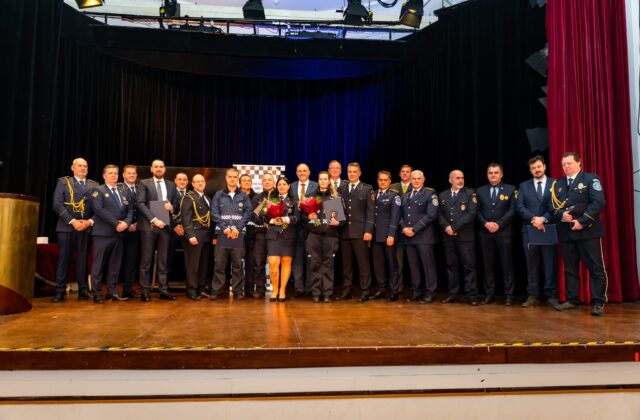 Mesto Košice ocenilo príslušníkov mestskej polície, ktorí vlani zachránili ľudské životy – FOTO