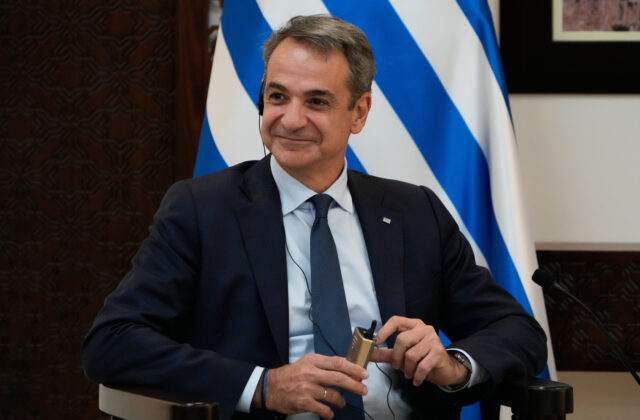 Grécky premiér Kyriakos Mitsotakis vyzval na zrušenie kontroverznej ministerskej imunity