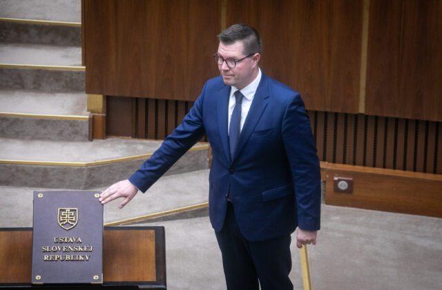 Poslanec Šimko z Hlasu spúšťa novú iniciatívu. Politici veľa hovoria, ja chcem však viac počúvať, hovorí – VIDEO