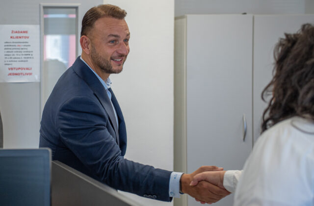 Šutaj Eštok tvrdí, že vláda má podporu, Hlas je pripravený garantovať hlasy pri hlasovaní o dôvere