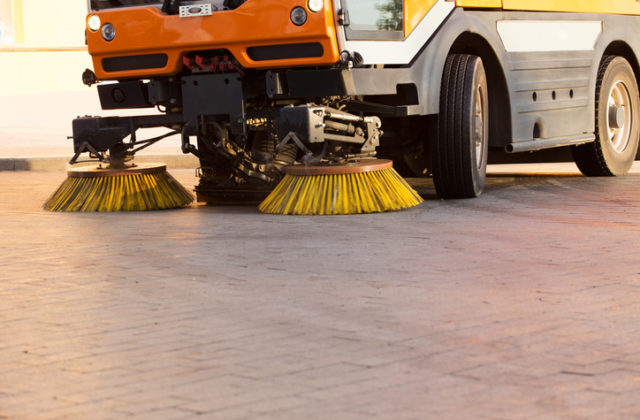 Jarné upratovanie ciest a chodníkov v Prešove sa začalo v predstihu, potrvá do mája