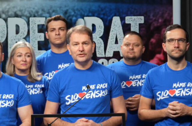 Opozičné hnutie Slovensko chce zaviesť elektronické hlasovanie po vzore Estónska, názory sympatizantov zisťuje v ankete „Prevrat 2027″ – VIDEO