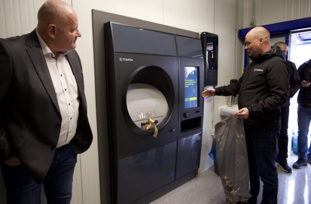 METRO v Ivanke pri Dunaji spúšťa veľkokapacitný zálohomat. Vrátenie zálohovaných fliaš a plechoviek bude až 5× rýchlejšie a pohodlnejšie