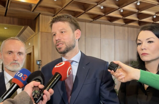 Opozícia kritizuje premiéra, namiesto odpovedí mal na výbore pre európske záležitosti šíriť propagandu – VIDEO