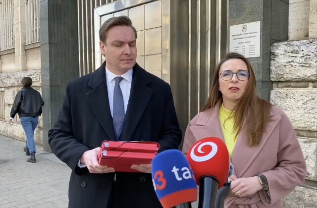 PS podalo trestné oznámenie v súvislosti s prerozdeľovaním dotácii z eurofondovej výzvy – VIDEO