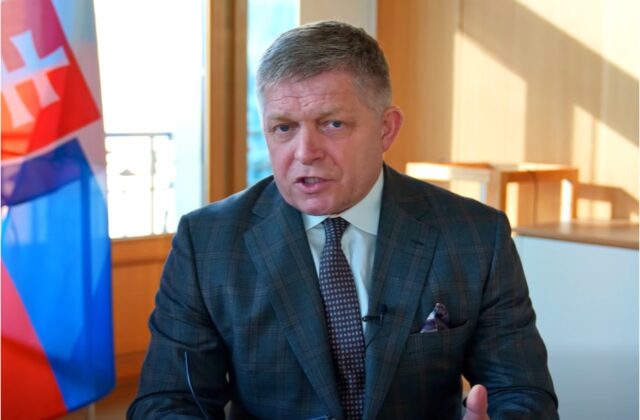 Slovensko podľa Fica neblokuje pôžičku Ukrajine, premiér tiež kritizoval vystúpenie Zelenského na samite v Bruseli – VIDEO