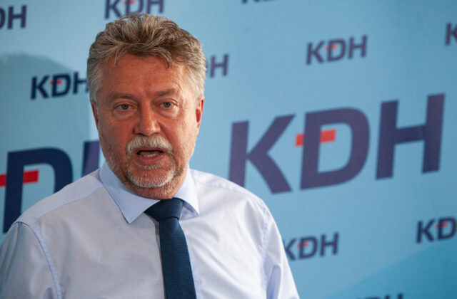 Hajko sa vzdá mandátu, KDH bude mať v parlamente nového poslanca