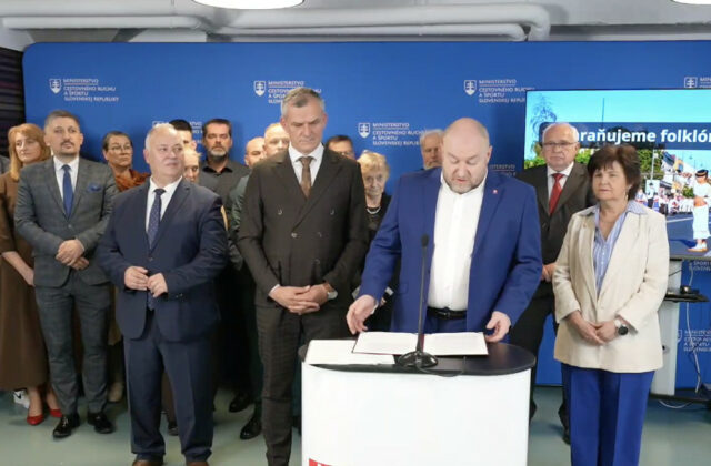 Huliak hovorí o zlyhaní fondu na podporu umenia, folklórne festivaly opäť zachraňuje štát