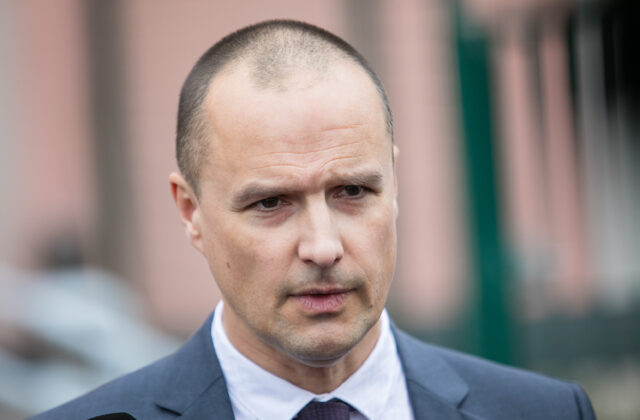 V procese s Ficovým poradcom Lindtnerom vypovedal sudca Sklenka, potvrdil základnú verziu svojich výpovedí