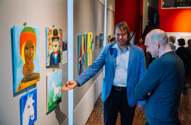 Umenie, ktoré nepotrebuje slová: Vstúpte do fascinujúceho sveta talentov na autistickom spektre – FOTO