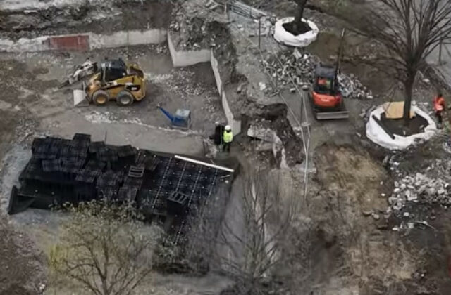 Živé námestie sa mení krok za krokom, práce prebiehajú na viacerých miestach naraz – VIDEO