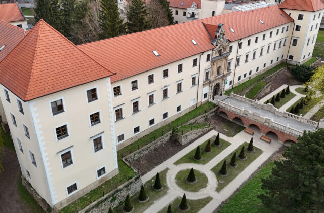 Kaštieľsky park v Stupave je zrekonštruovaný, zlepšili sa výhľady a obnovený bol aj historický vodopád – FOTO