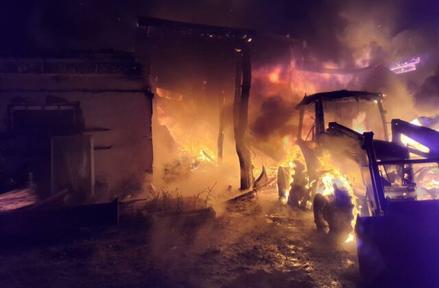 V Chrasti nad Hornádom horela hospodárska budova, škoda bola vyčíslená približne na 120-tisíc eur – FOTO
