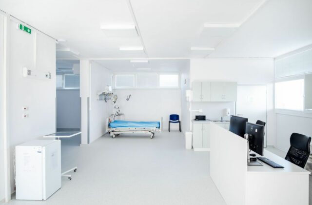 Galantská nemocnica otvorila zrekonštruovanú časť neurologického oddelenia. Nové priestory zlepšujú starostlivosť aj komfort pacientov