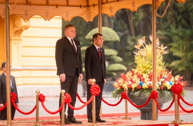 Fico vidí potenciál v spolupráci s Vietnamom, rozvíjať by mohli oblasť energetiky aj zbrojárstva – FOTO