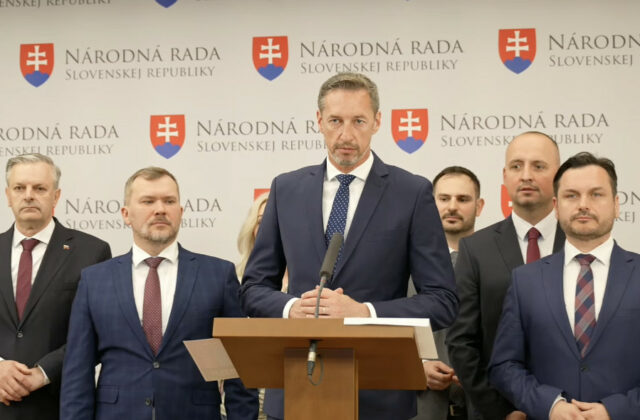 KDH kritizuje Ficovu vládu, ekonomika podľa hnutia upadá a prioritou sú zmeny volebných zákonov – VIDEO