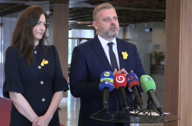 SaS spochybňuje nákup hasičských áut, upozorňuje na podozrivé faktúry – VIDEO