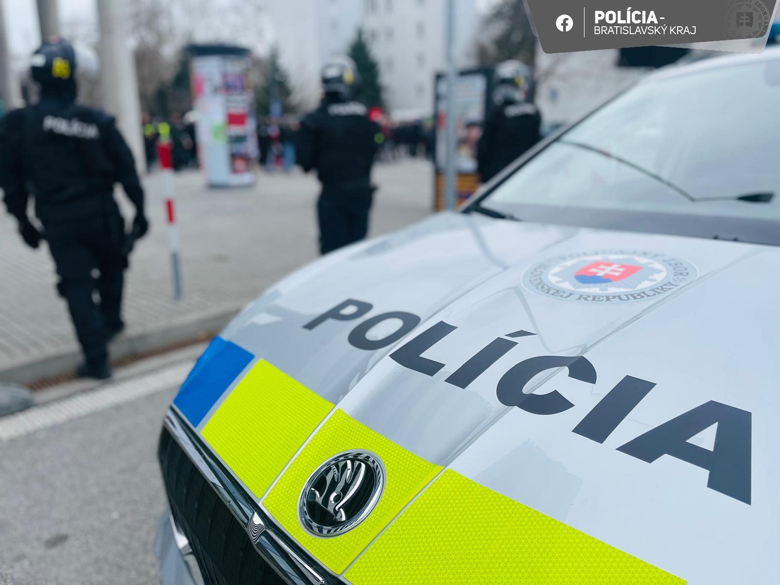 Polícia vyšetruje vážny incident v škôlke, štvorročný chlapec mal priniesť použité injekčné striekačky a pichať nimi iné deti – FOTO