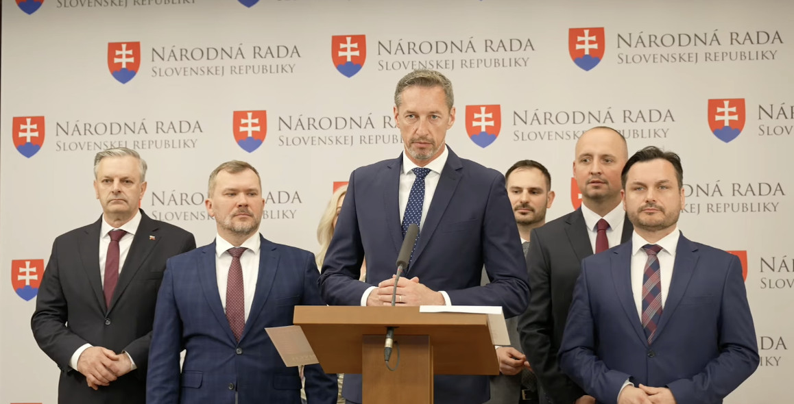 KDH kritizuje Ficovu vládu, ekonomika podľa hnutia upadá a prioritou sú zmeny volebných zákonov – VIDEO