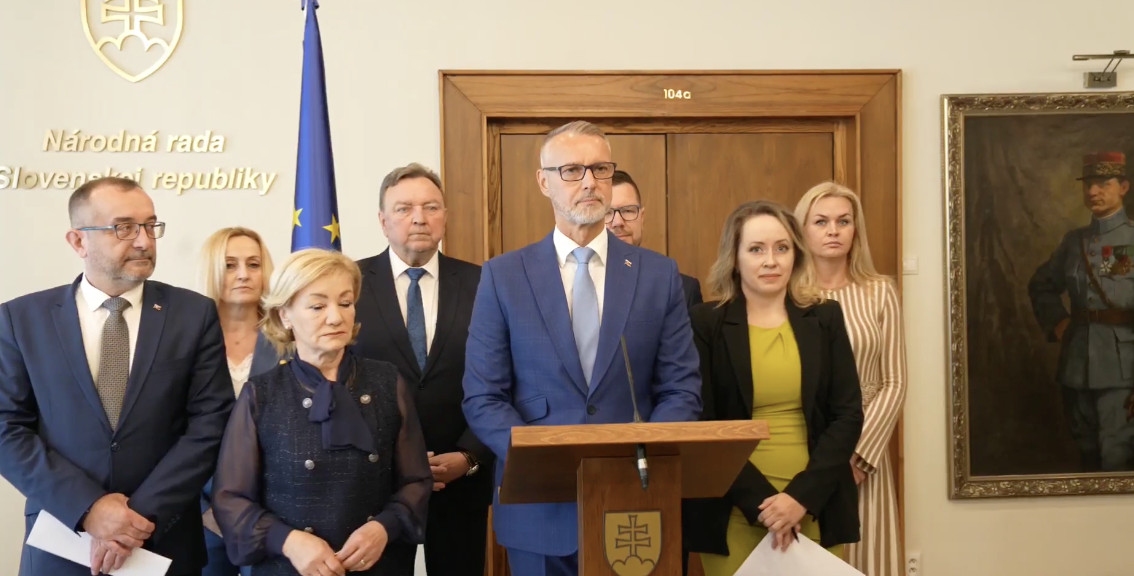 Hlas podporí zmeny vo voľbách zo zahraničia, chce ich však upraviť. Puci sa vyjadril aj z mrazeniu platov ministrov – VIDEO