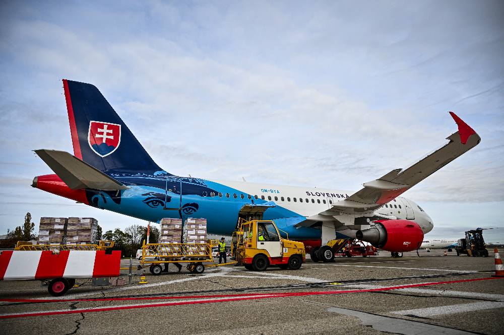 Vládny špeciál uviazol v Kazachstane, časť slovenskej delegácie sa vracia domov komerčne