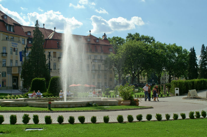Piešťany chystajú na otvorenie letnej kúpeľnej sezóny bohatý program, Kolonádový most je však stále zatvorený – FOTO