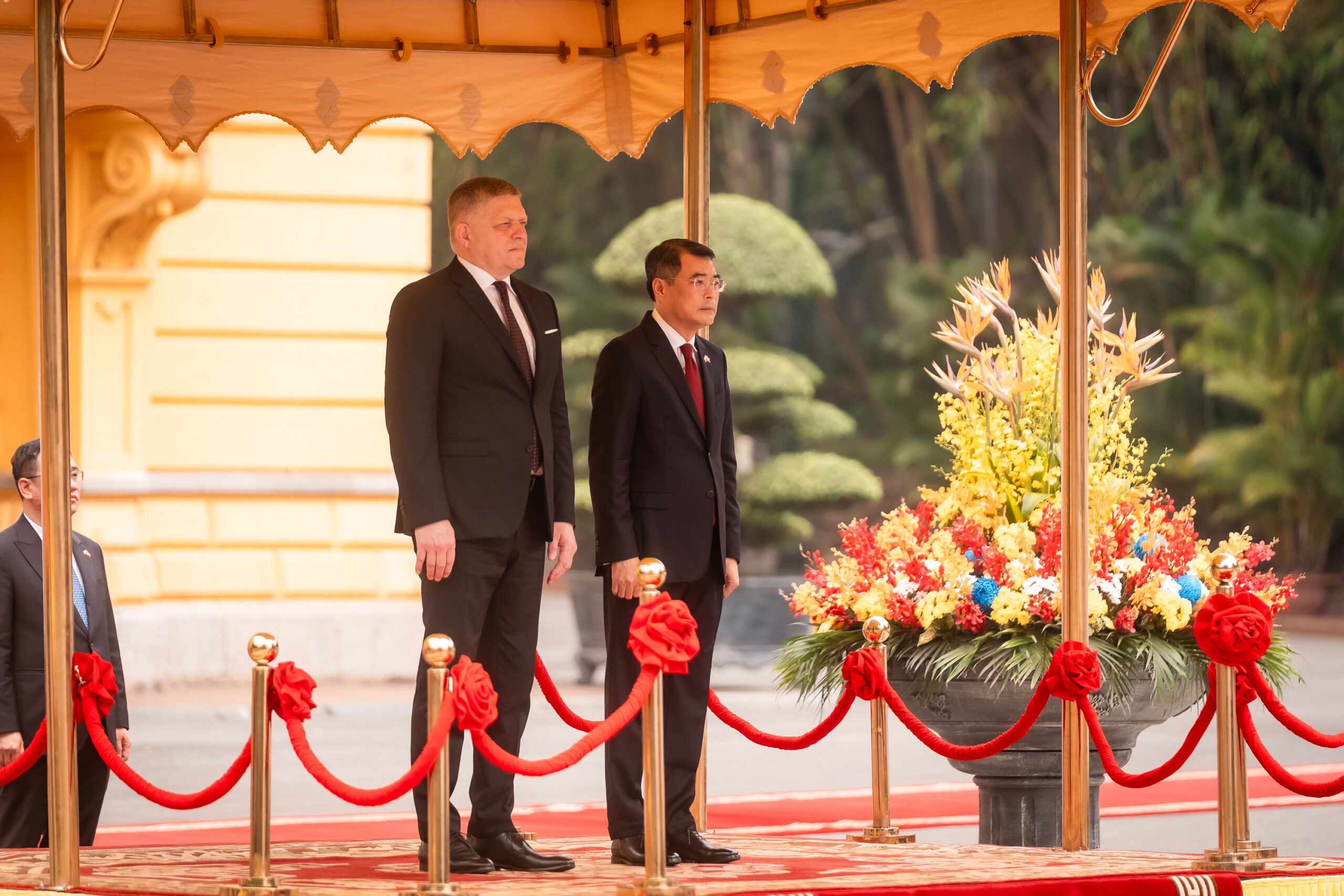 Fico vidí potenciál v spolupráci s Vietnamom, rozvíjať by mohli oblasť energetiky aj zbrojárstva – FOTO