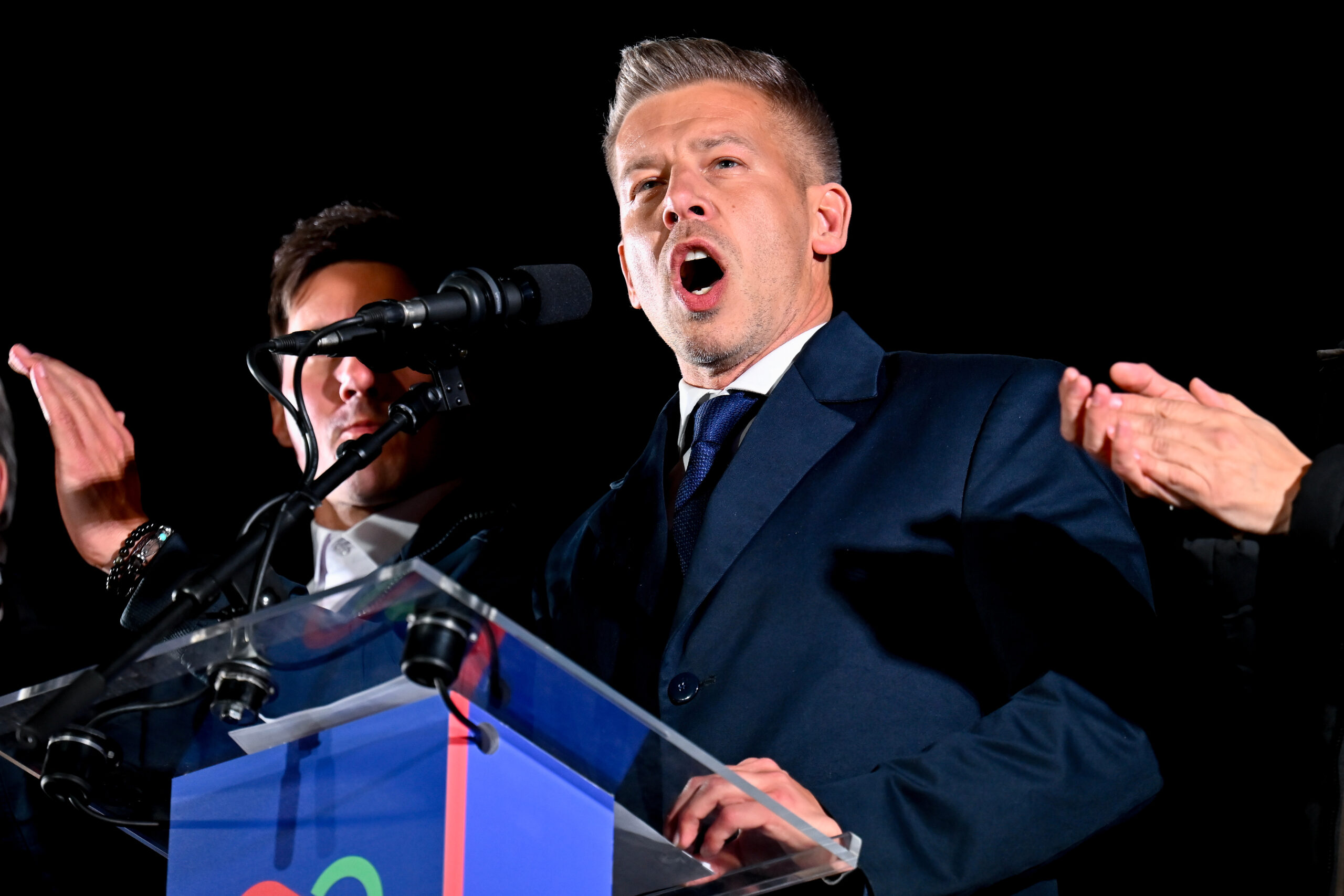 Magyar žiada od prezidenta okamžité poverenie na zostavenie vlády, následne ho vyzval k odstúpeniu – VIDEO