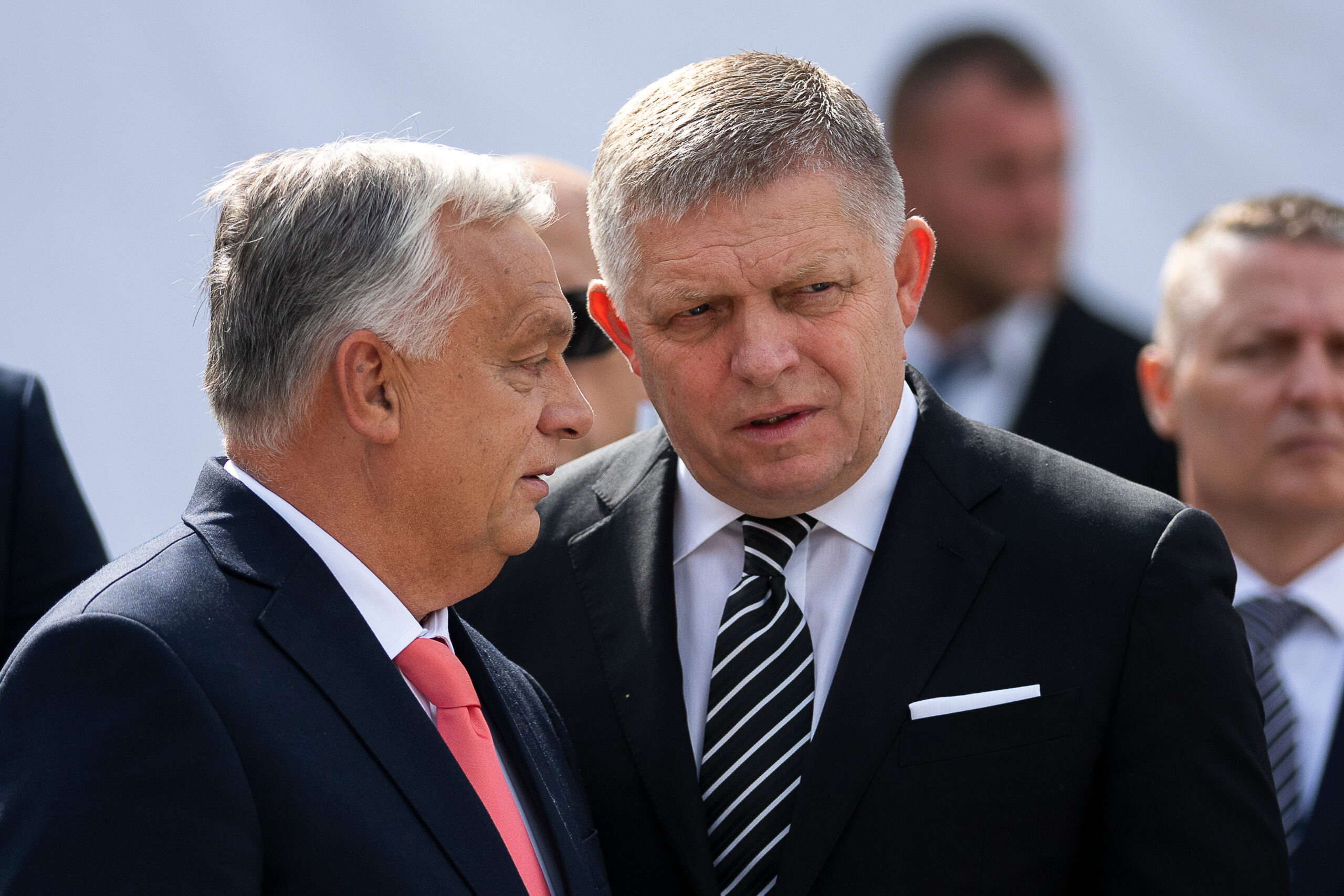 Fico ďakuje Orbánovi a je pripravený na spoluprácu s Magyarom, k výsledkom volieb sa vyjadril aj Pellegrini