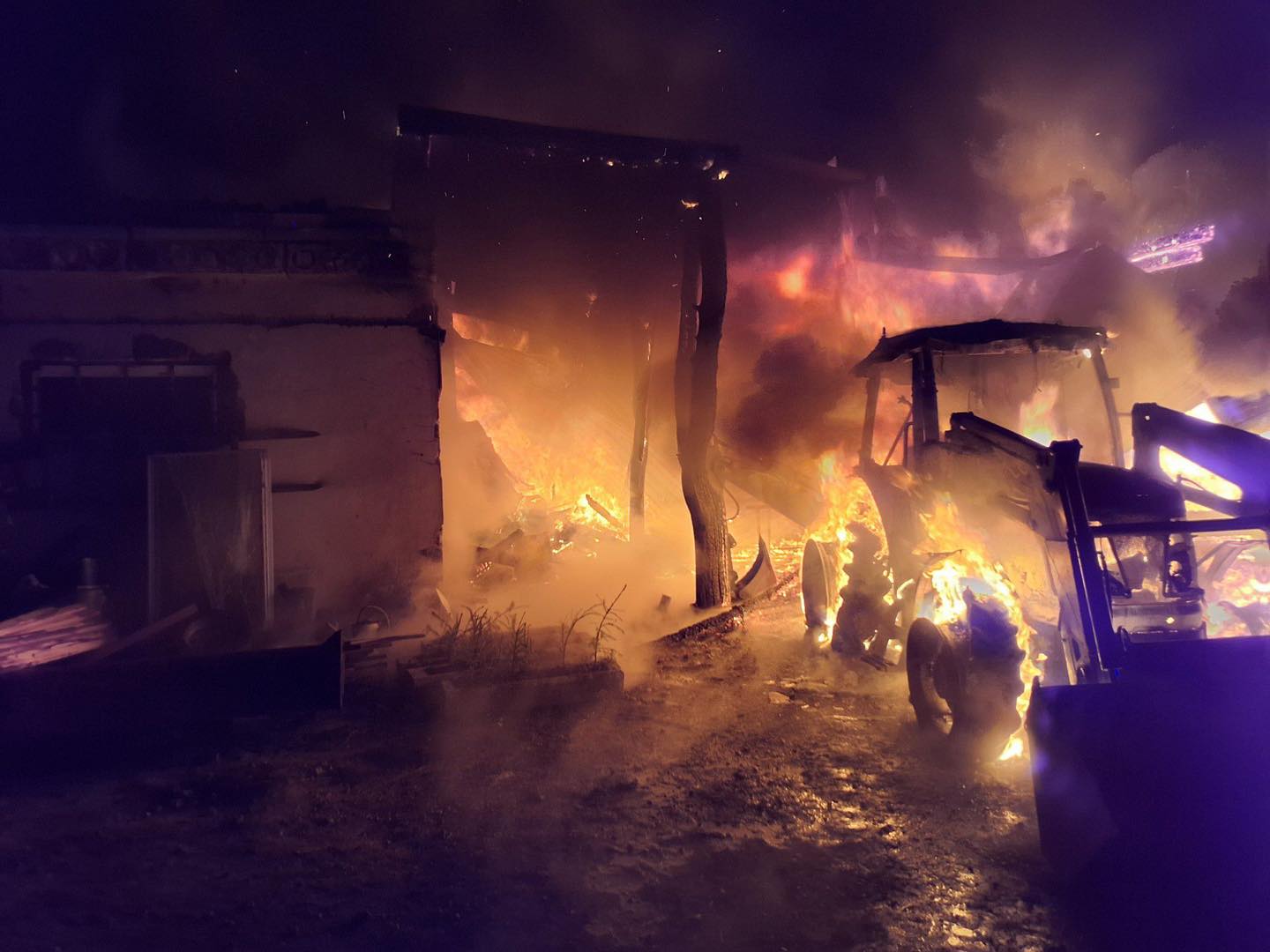 V Chrasti nad Hornádom horela hospodárska budova, škoda bola vyčíslená približne na 120-tisíc eur – FOTO