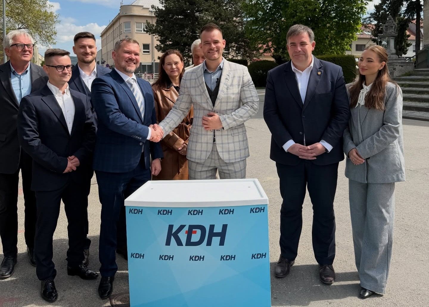 Kandidátom KDH na primátora Hlohovca je Ľubomír Petrek, z námestia nemá byť podľa neho parkovisko – VIDEO