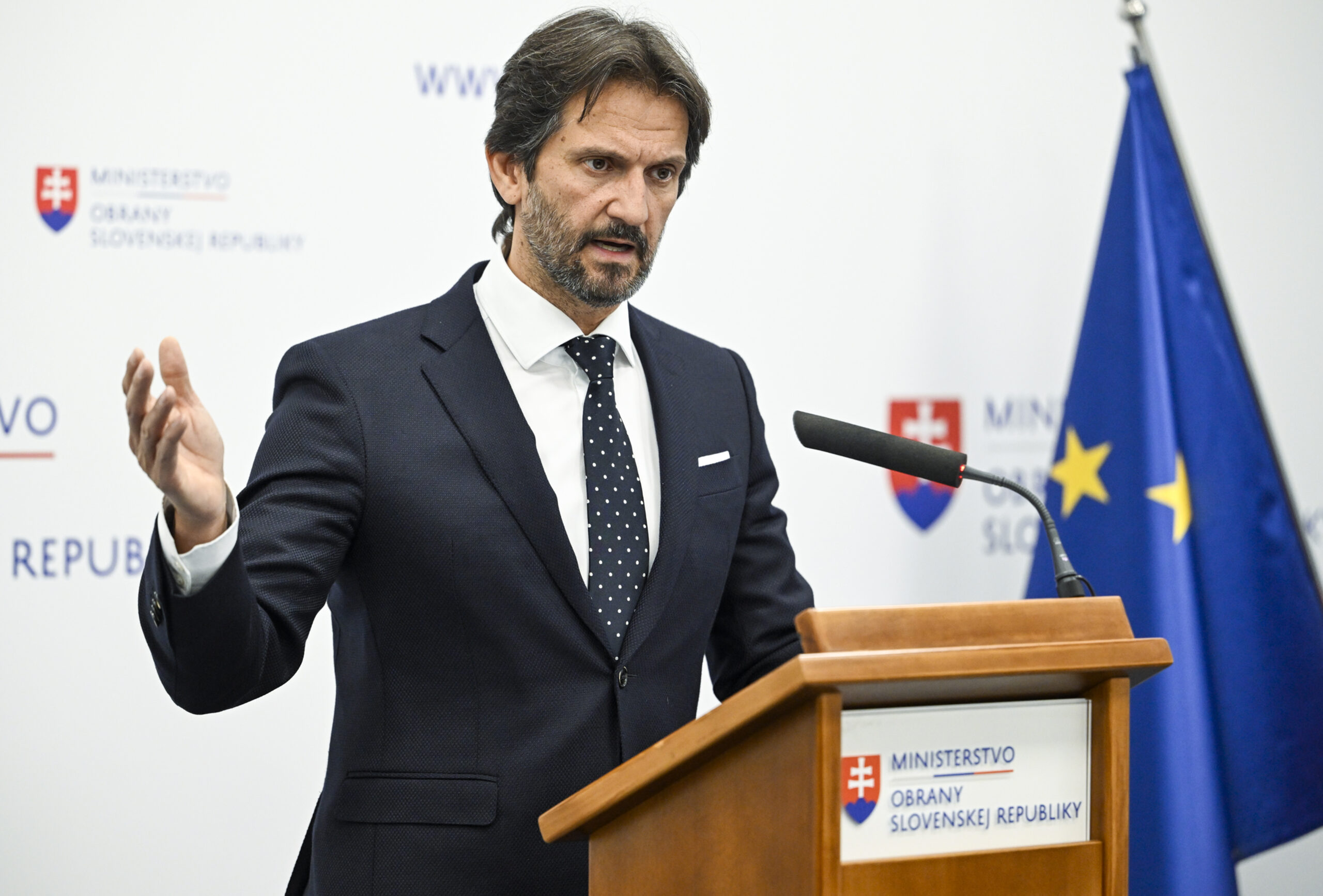 Oslavy 81. výročia víťazstva nad fašizmom majú už predbežný program. Kaliňák ubezpečil, že budú stáť výrazne menej ako doteraz