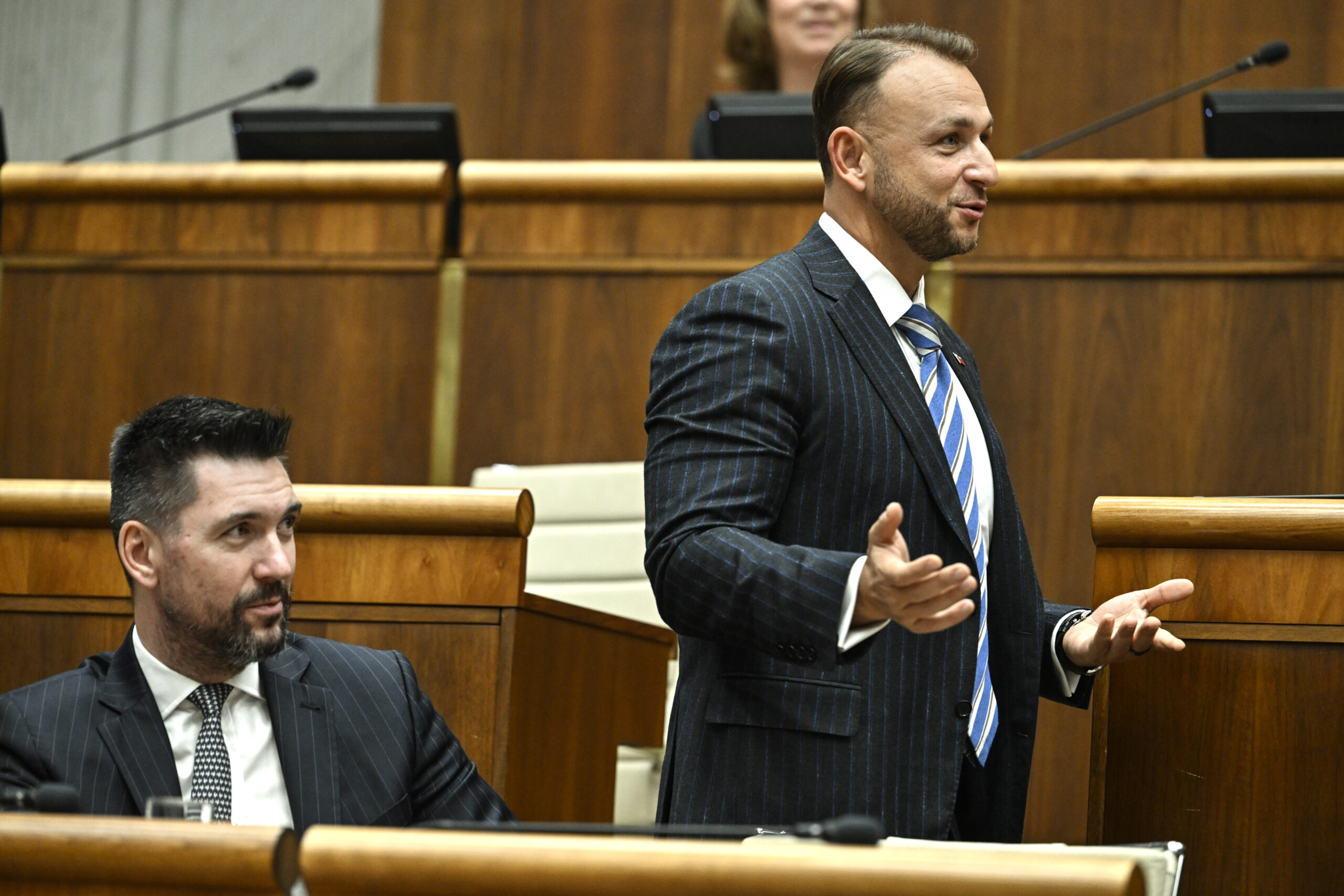 Odvolávanie Šutaja Eštoka sa v parlamente nezačalo ani v piatok, schôdzu sa nepodarilo otvoriť – VIDEO