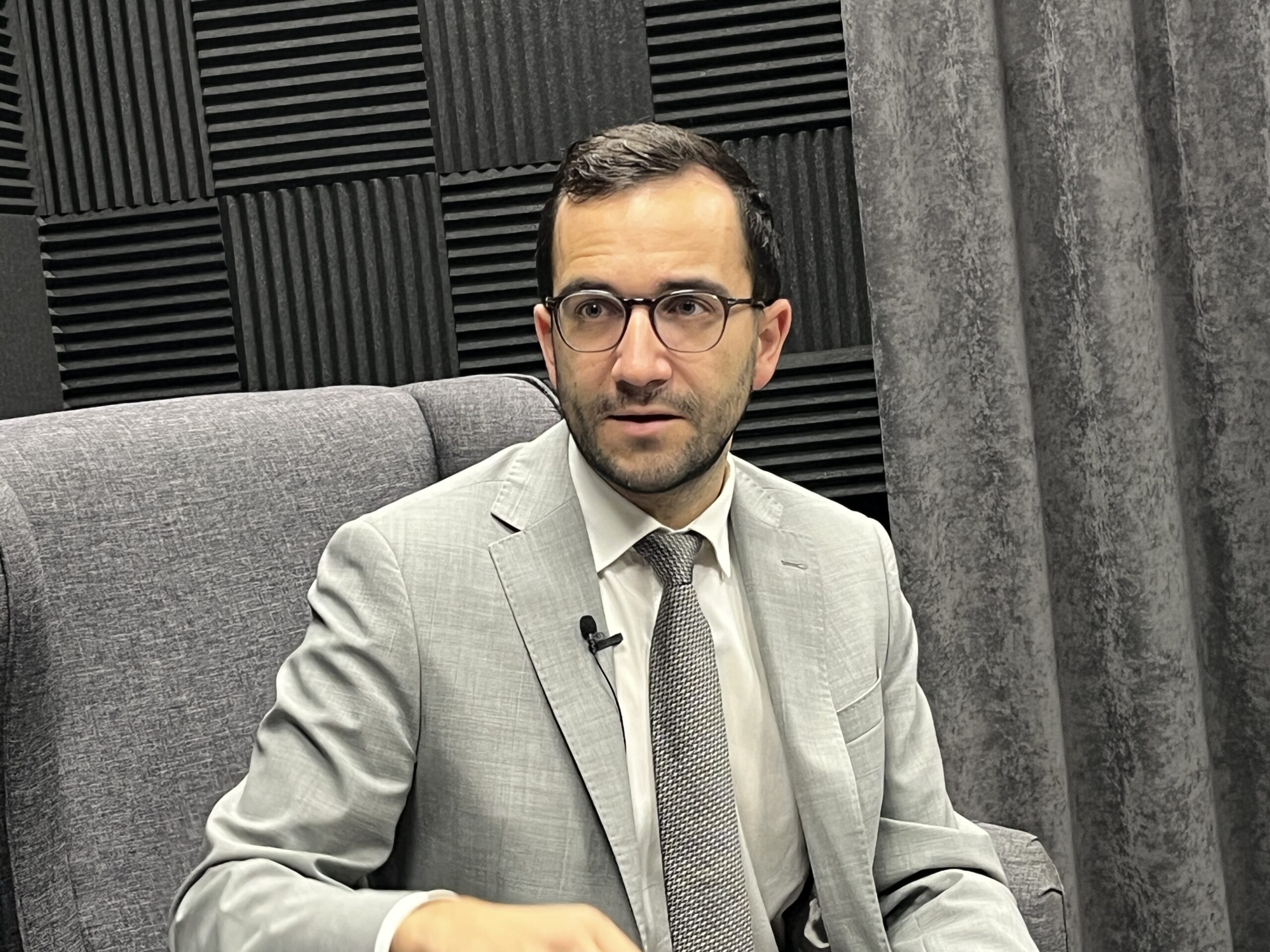 Matovičovci pokračujú v odhaľovaní luxusných víl. Investigatíva by nemala byť primárnou úlohou politikov, upozorňuje politológ