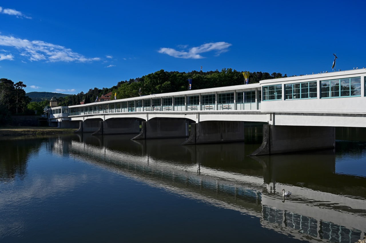 Ikonickému Kolonádovému mostu v Piešťanoch spevnia piliere, mesto hľadá zhotoviteľa