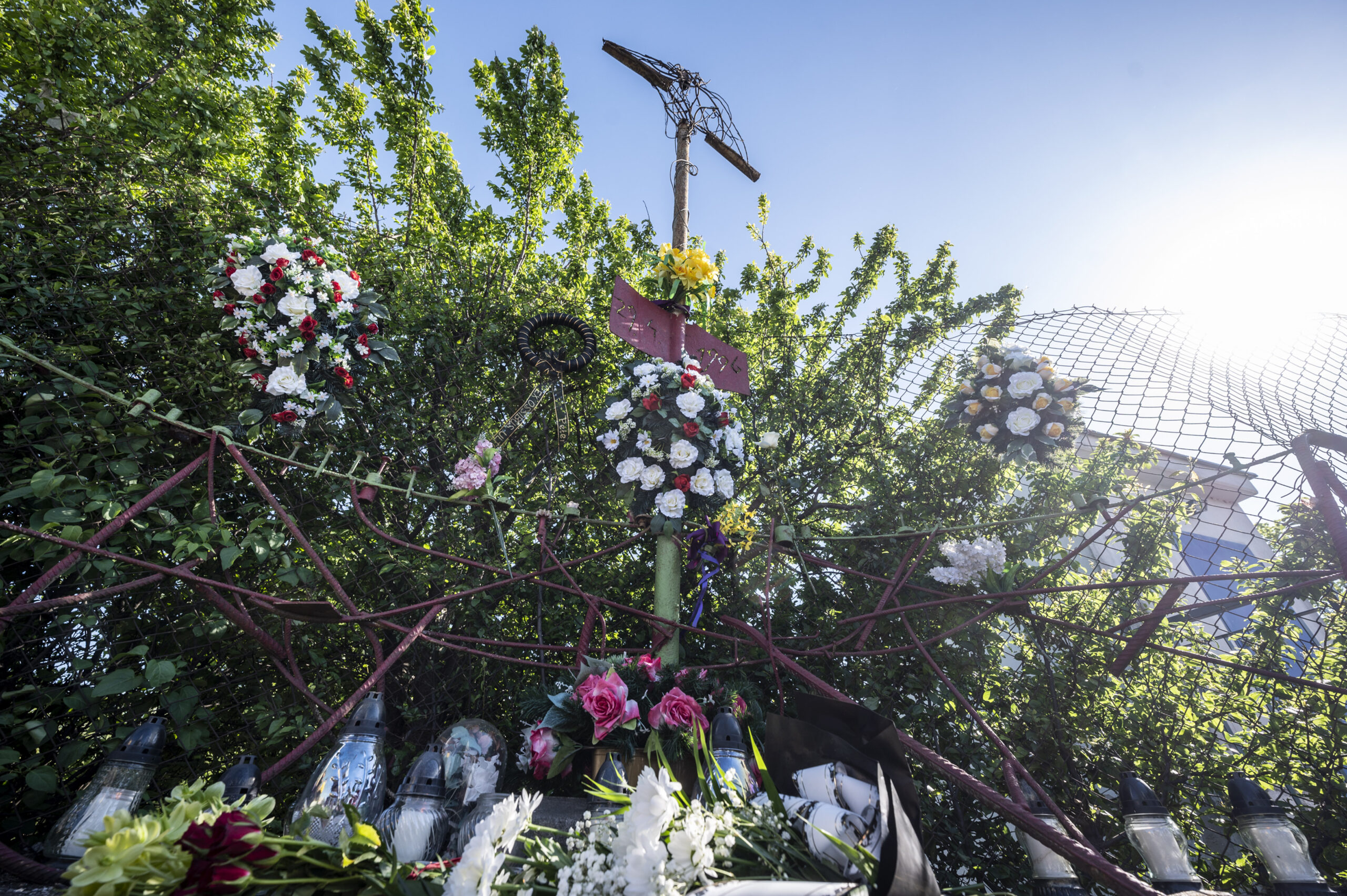 Top foto dňa (30. apríl 2026): Panychída za Róberta Remiáša, sakury a nový náčelník GŠ OS SR