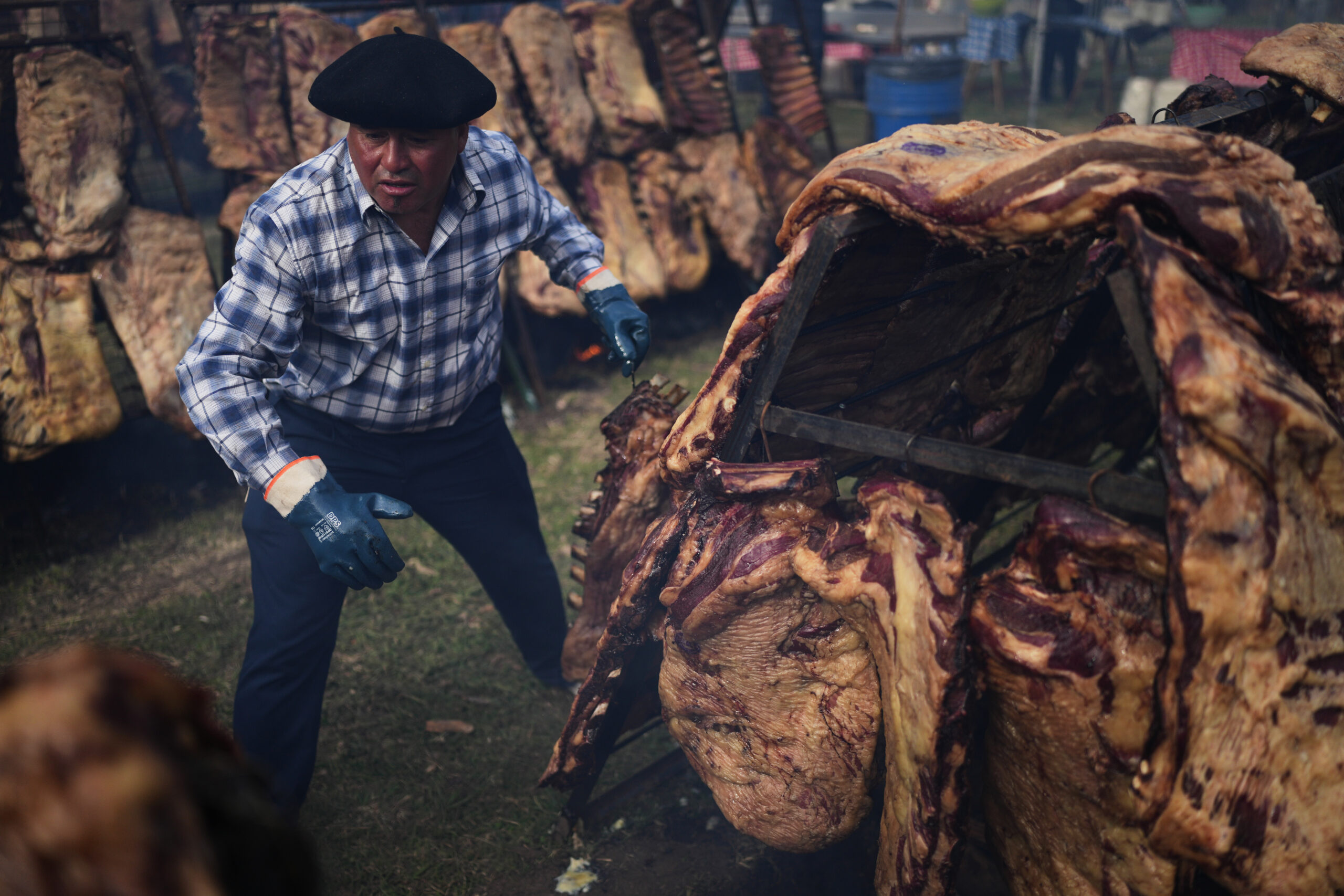 Top foto dňa (1. máj 2026): Protesty 1. mája, konské dostihy, festival kreolských rebier a víťazstvá