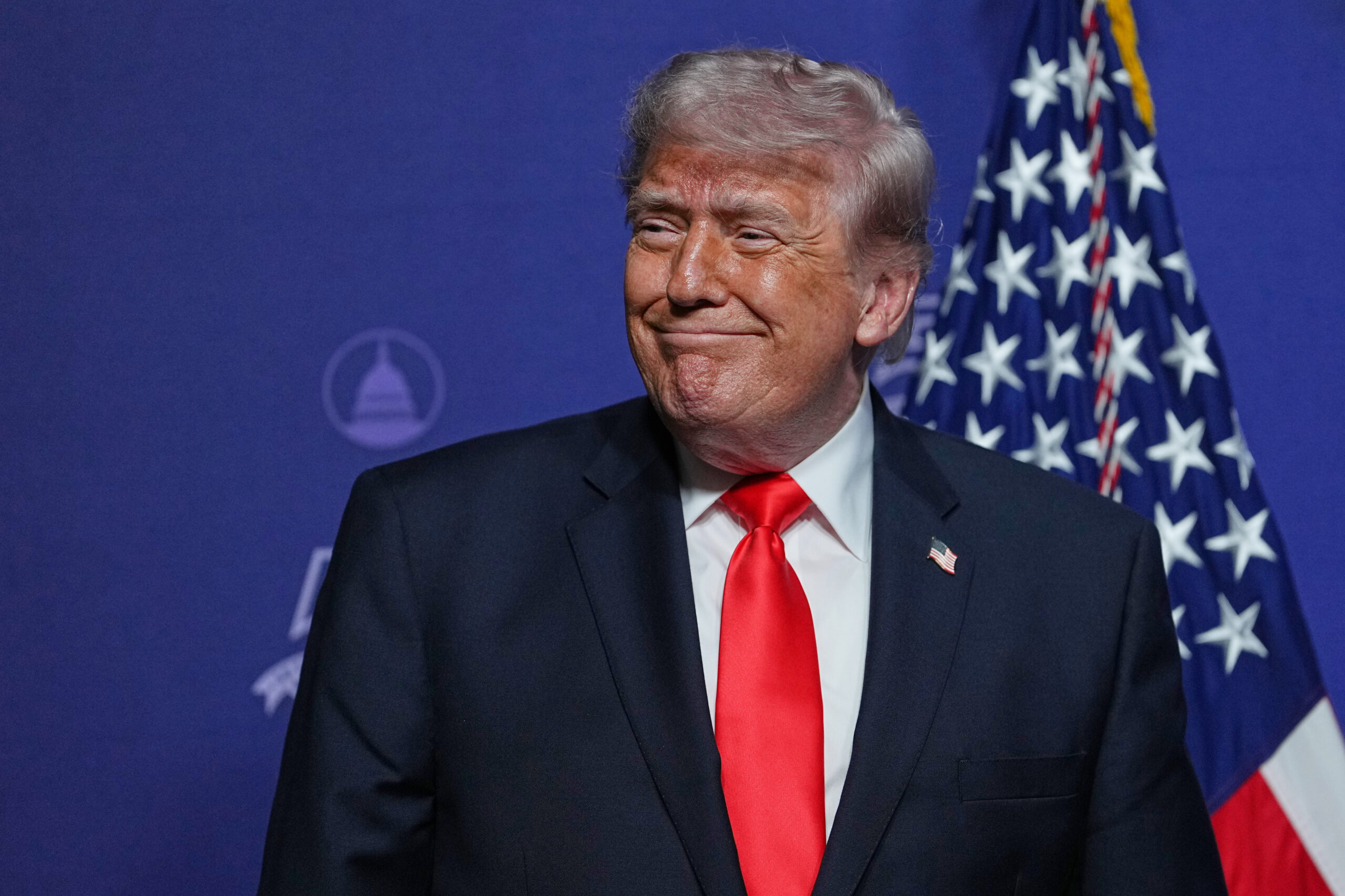 Trump uviedol, že zvýši clá na autá z EÚ na 25 percent