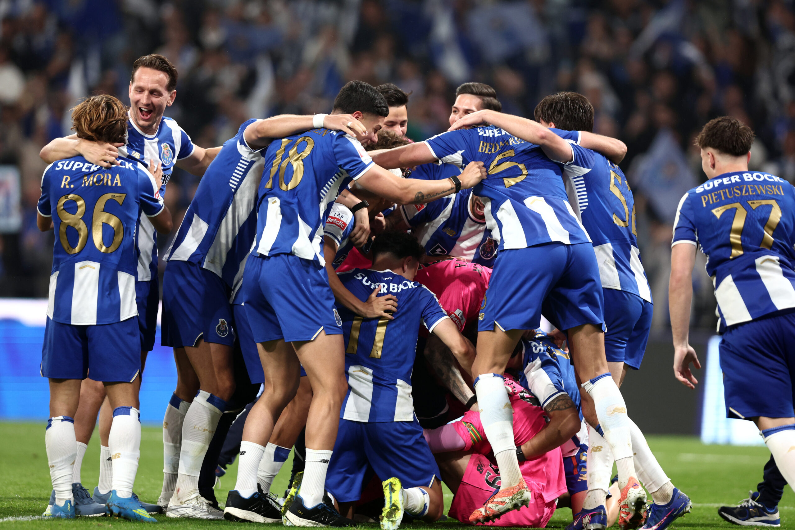 Ďalšia európska súťaž pozná svojho šampióna. Porto ovládlo portugalskú ligu, Mourinho hromžil – VIDEO