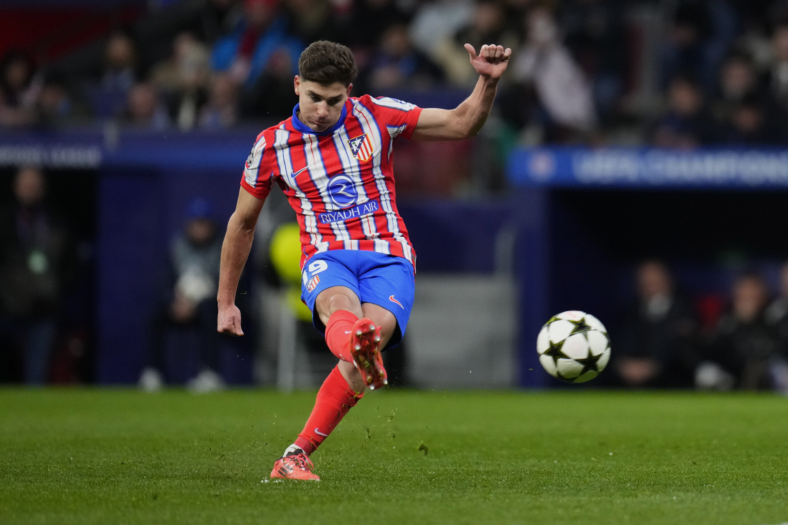 Atlético Madrid čaká v Londýne veľká výzva. Álvareza chcú presvedčiť, že aj v Španielsku si môže napĺňať ambície