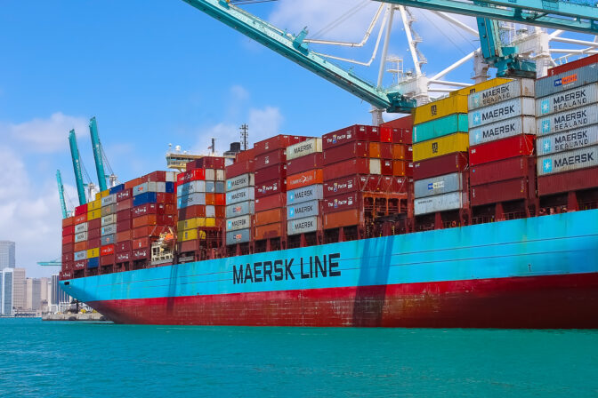 Firma Maersk tvrdí, že jej loď prešla Hormuzským prielivom pod americkou eskortou